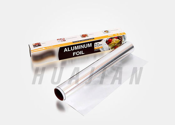 Agregado familiar que cozinha a folha de alumínio congelada Rolls do assado DMF